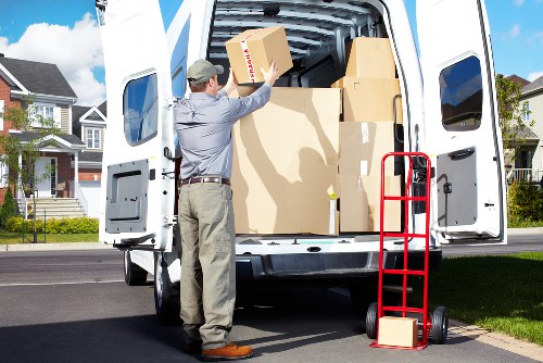 Man and van style moving support for a smaller load